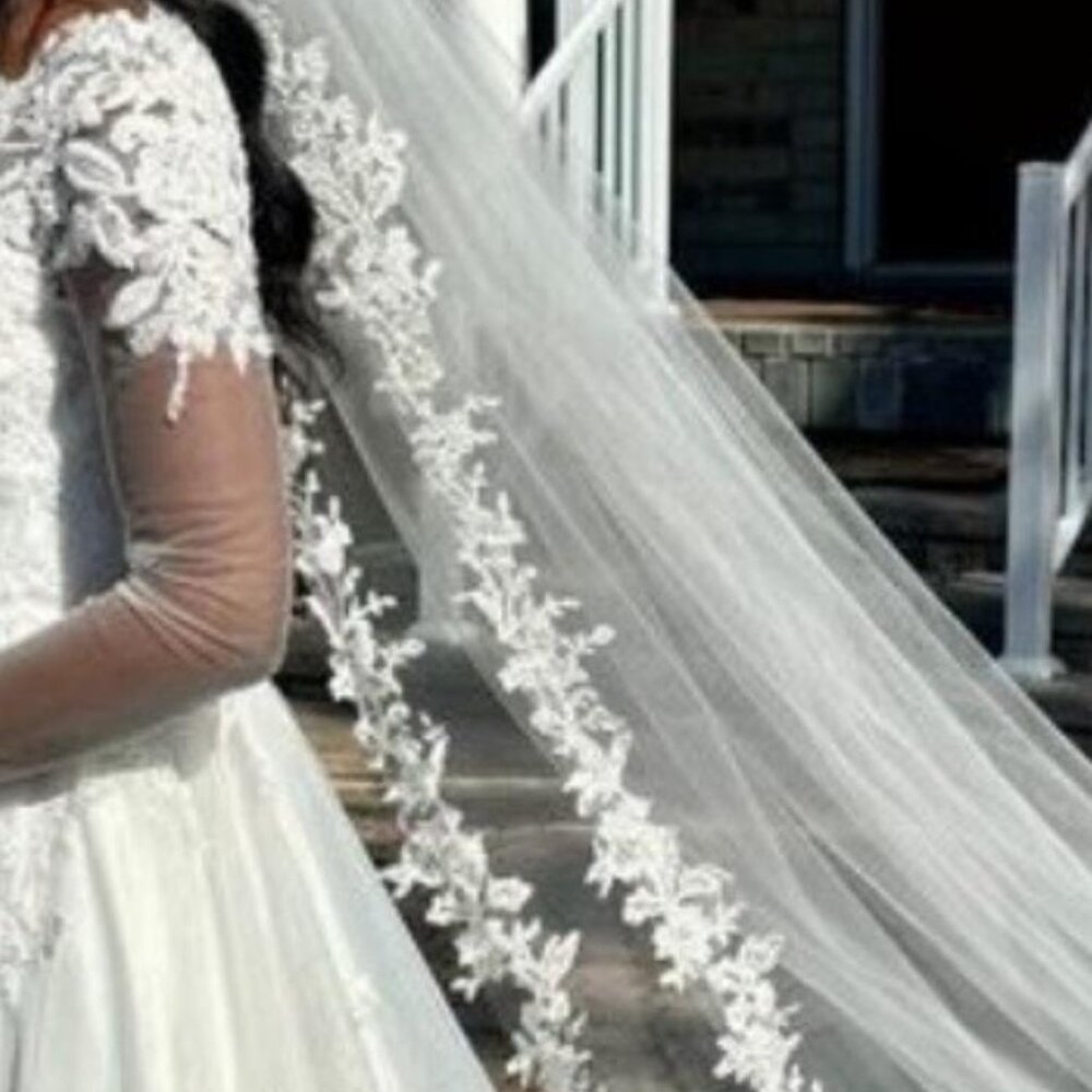 WEDDING DRESS & VEIL